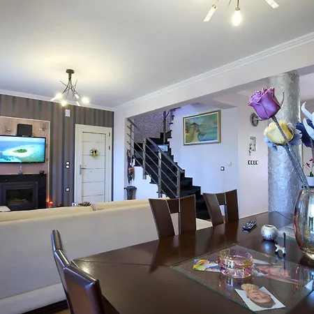 Cozy Family In Villa Katouna